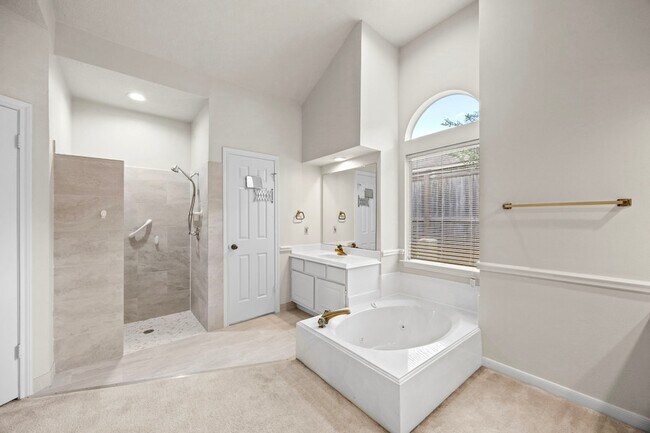 Building Photo - 4215 Valley Glade Dr