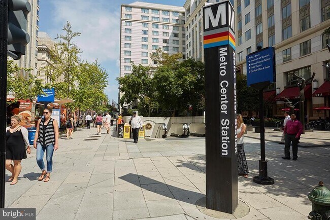 Building Photo - 925 H St NW