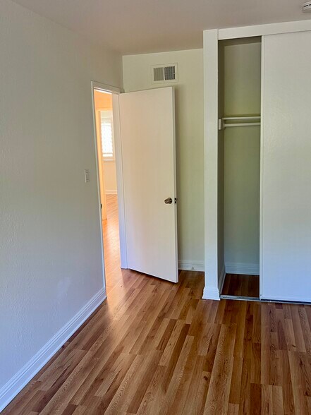 Building Photo - 133 Lawnview Cir