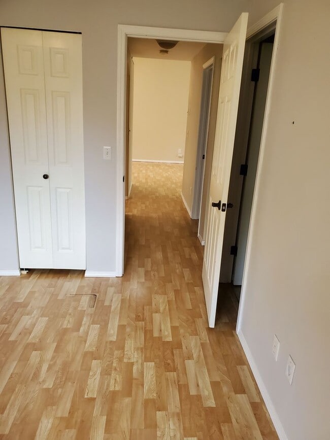 Building Photo - 3 Bd., 2.5 Ba. home in NE Bellingham near ...