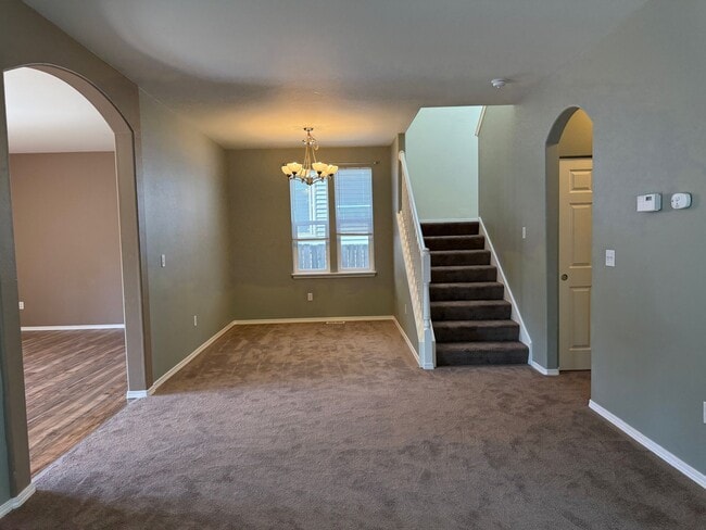 Building Photo - Spacious 4 Bed 3 Bath Home in a Prime Loca...