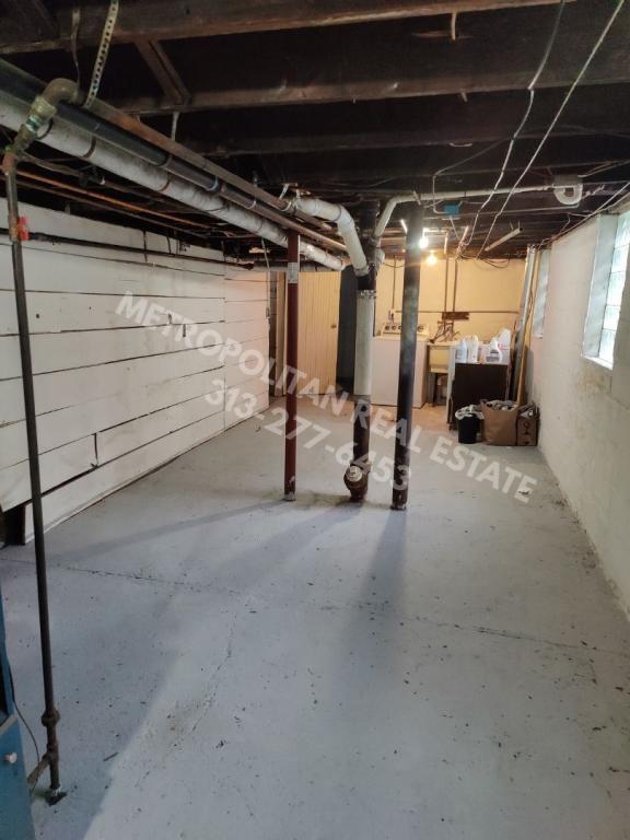 Building Photo - 205 Cedar St