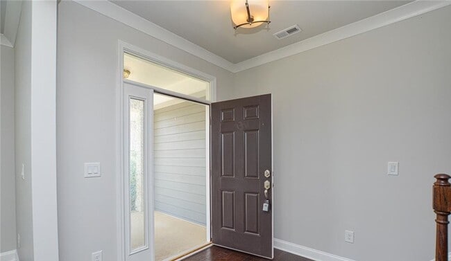 Building Photo - Charming 3BR/2.5BA Townhome located in Cab...