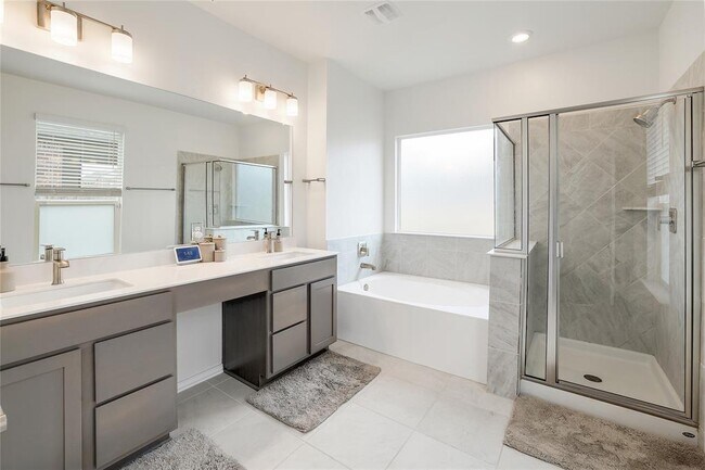 Building Photo - 4648 Padula Dr