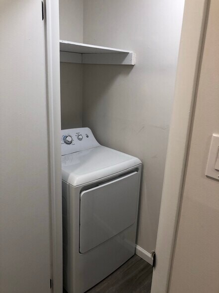 Dryer - 605A Cypress Point Cir