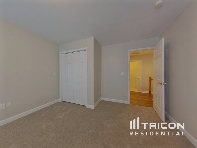 Building Photo - 2417 Battle Dr