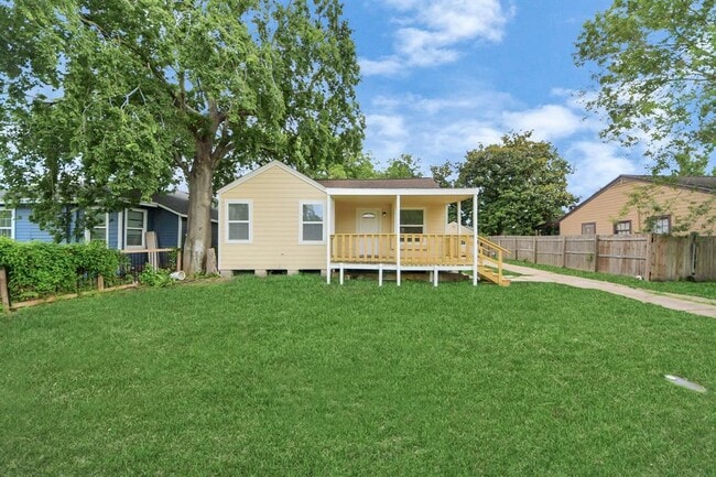 Building Photo - 608 Thomas Ave