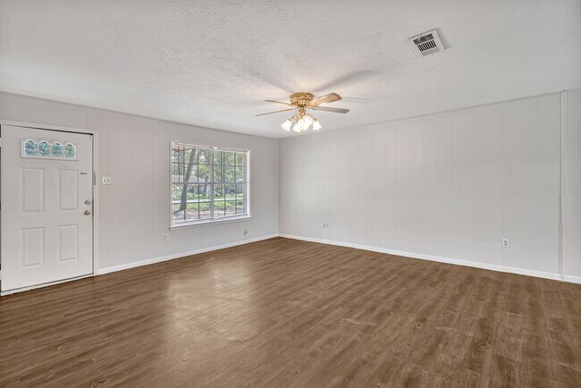 Building Photo - 3699 Piney Point Rd