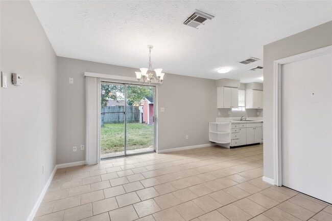 Building Photo - 743 Deercrest St