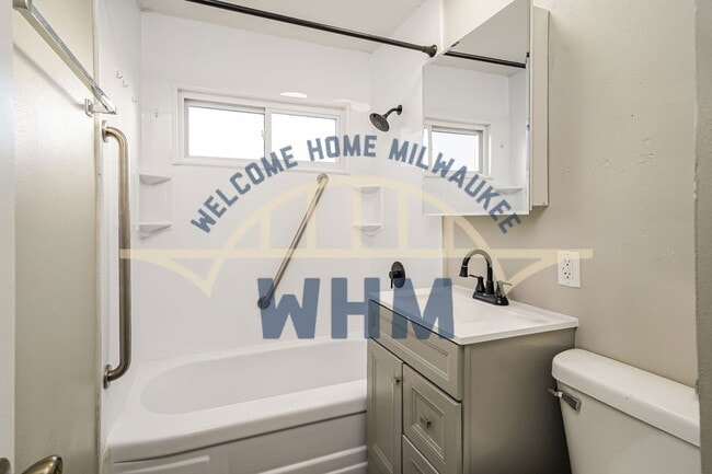 Building Photo - 4725 W Wilbur Ave