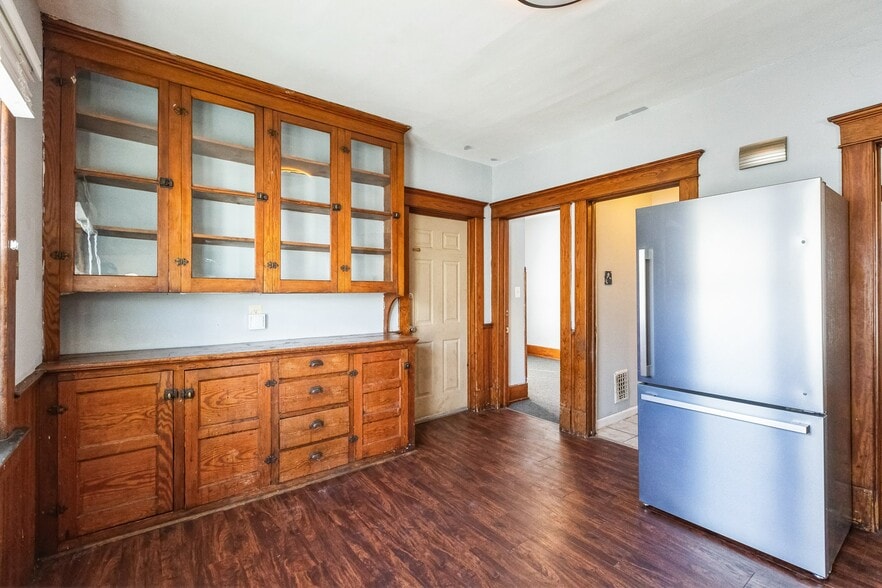 Building Photo - 159 Royal Ave