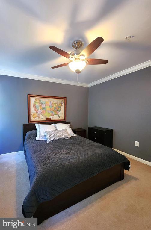 Building Photo - 8008 Race Horse Ln