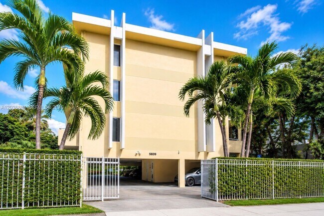 Building Photo - 5839 SW 74th Terrace