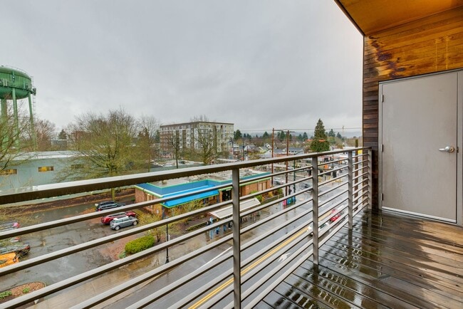Building Photo - Light & bright 1-bdrm/1-bath condo in desi...
