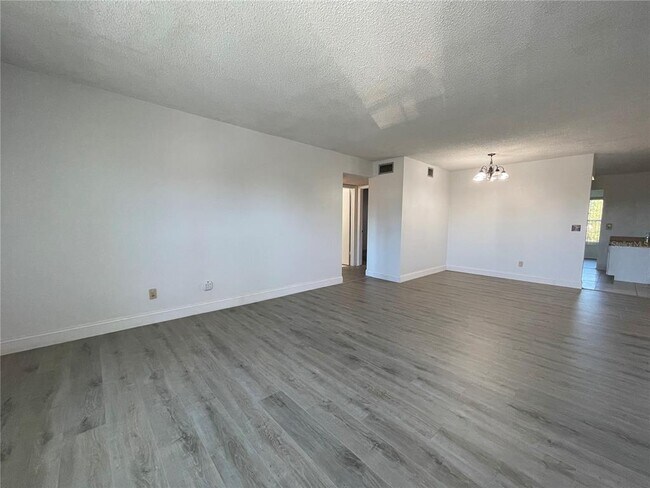 Building Photo - 2359 Finlandia Ln