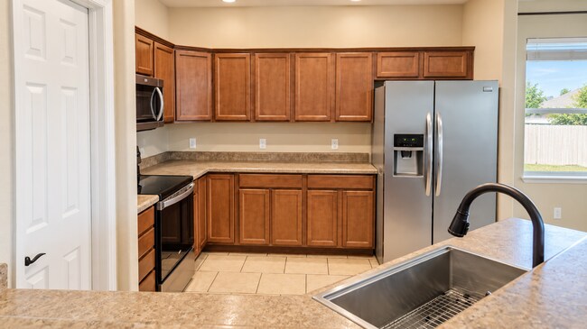 Building Photo - 2990 Lurvey Ln