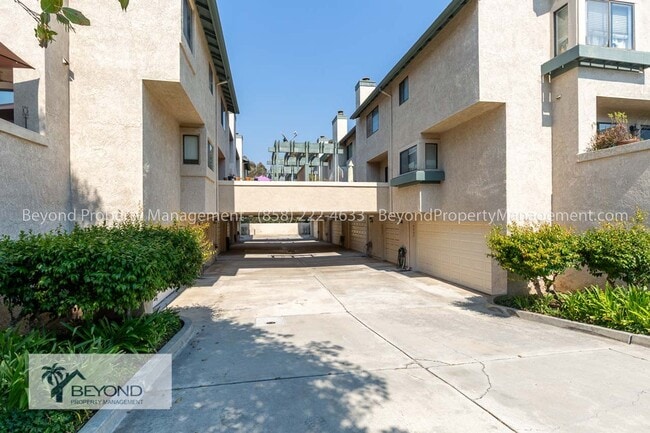 Building Photo - ***PET FRIENDLY*** 2 BED WITH DUAL PRIMARY...