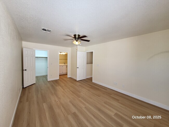Building Photo - 9986 Shallot Ct