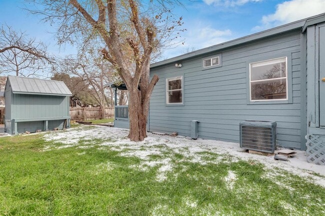 Building Photo - 8503 Rosemary Ln