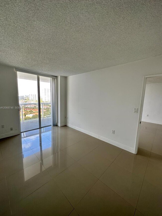Building Photo - 20515 E Country Club Dr