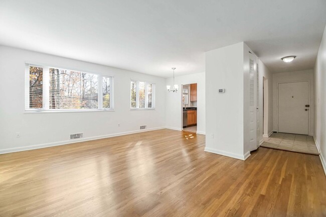 Building Photo - Renewed Spacious Condo in Parkside - Bethe...