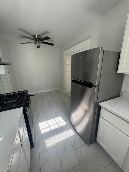 Building Photo - 1333 Castlewood Ave
