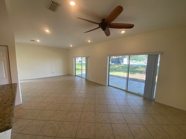 Building Photo - Beautiful, Family & Pet Friendly, 2 Story,...
