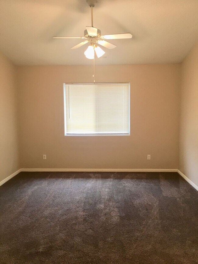 Building Photo - 1308 Millcreek Duplex