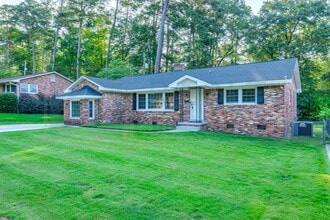 Building Photo - 2532 Parkwood Dr