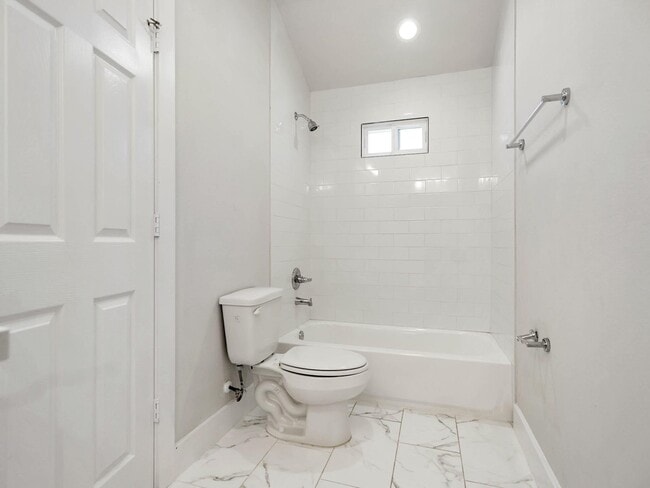 Building Photo - 5901 Woodview Dr