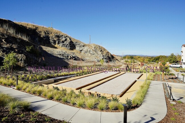 Building Photo - Stunning Modern Townhome in Southern Novato