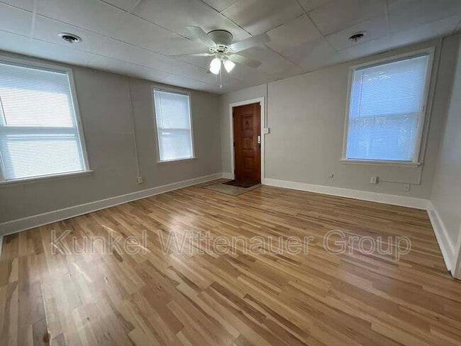 Building Photo - 324 N Jackson St