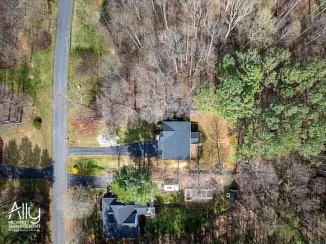 Building Photo - 170 W Rosewood Dr