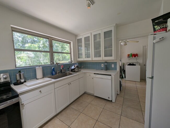 Primary Photo - 2235 NW 5th Pl