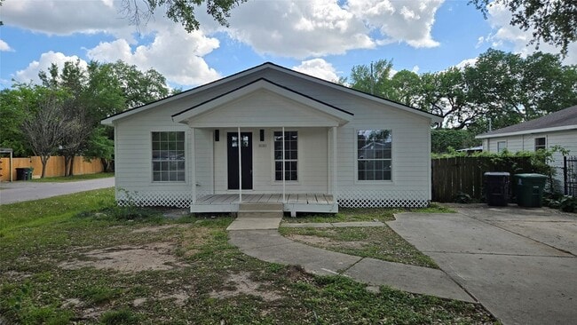 Building Photo - 10101 Bamboo Rd