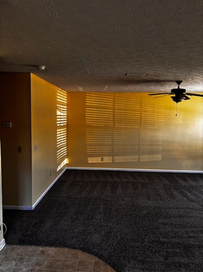 Building Photo - First two weeks free for approved applicant