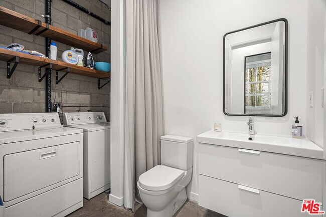 Building Photo - 710 Orlando Ave