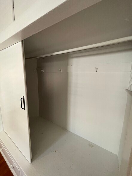 Building Photo - 508 S Catalina Ave