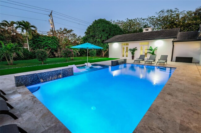 Building Photo - 3127 Sherwood Blvd