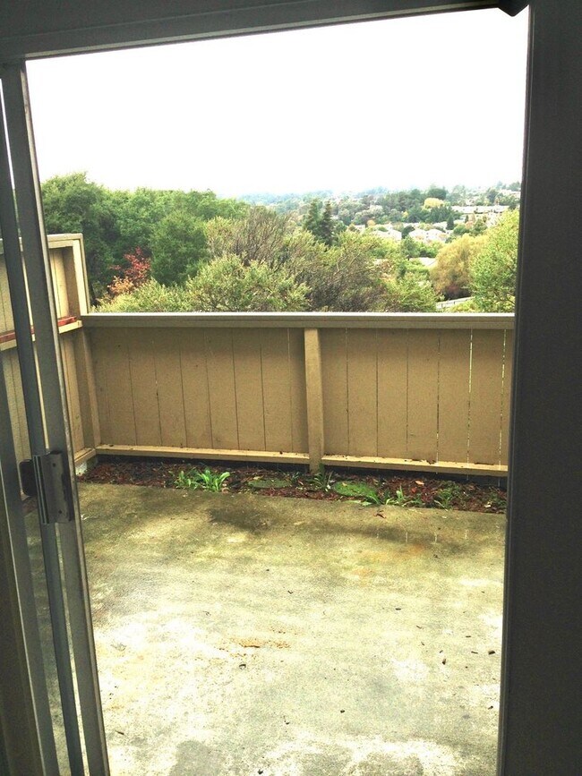 Building Photo - 2 Bed 1 Bath Condo in El Sobrante -- COMIN...