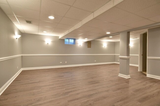 Building Photo - 171 Hale St