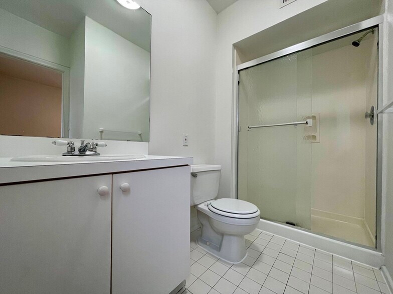 Building Photo - 6238 Southwood Ave