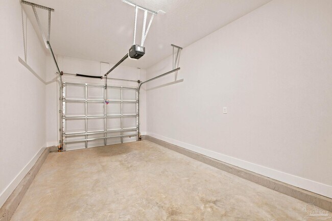 Building Photo - 5530 Lexlee Blvd