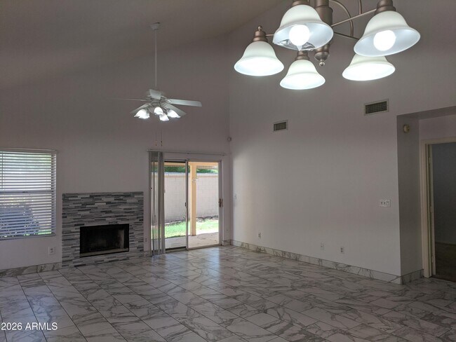 Building Photo - 1321 N Jamaica Way