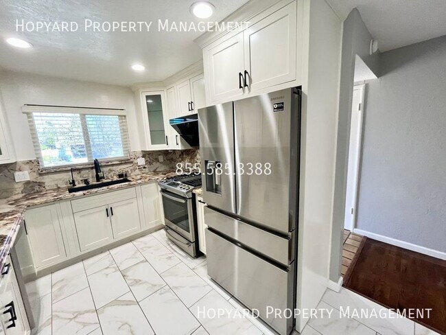 Building Photo - 6186 Alvord Way