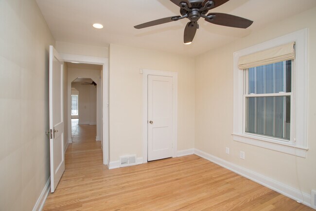 Building Photo - 1319 Hull St