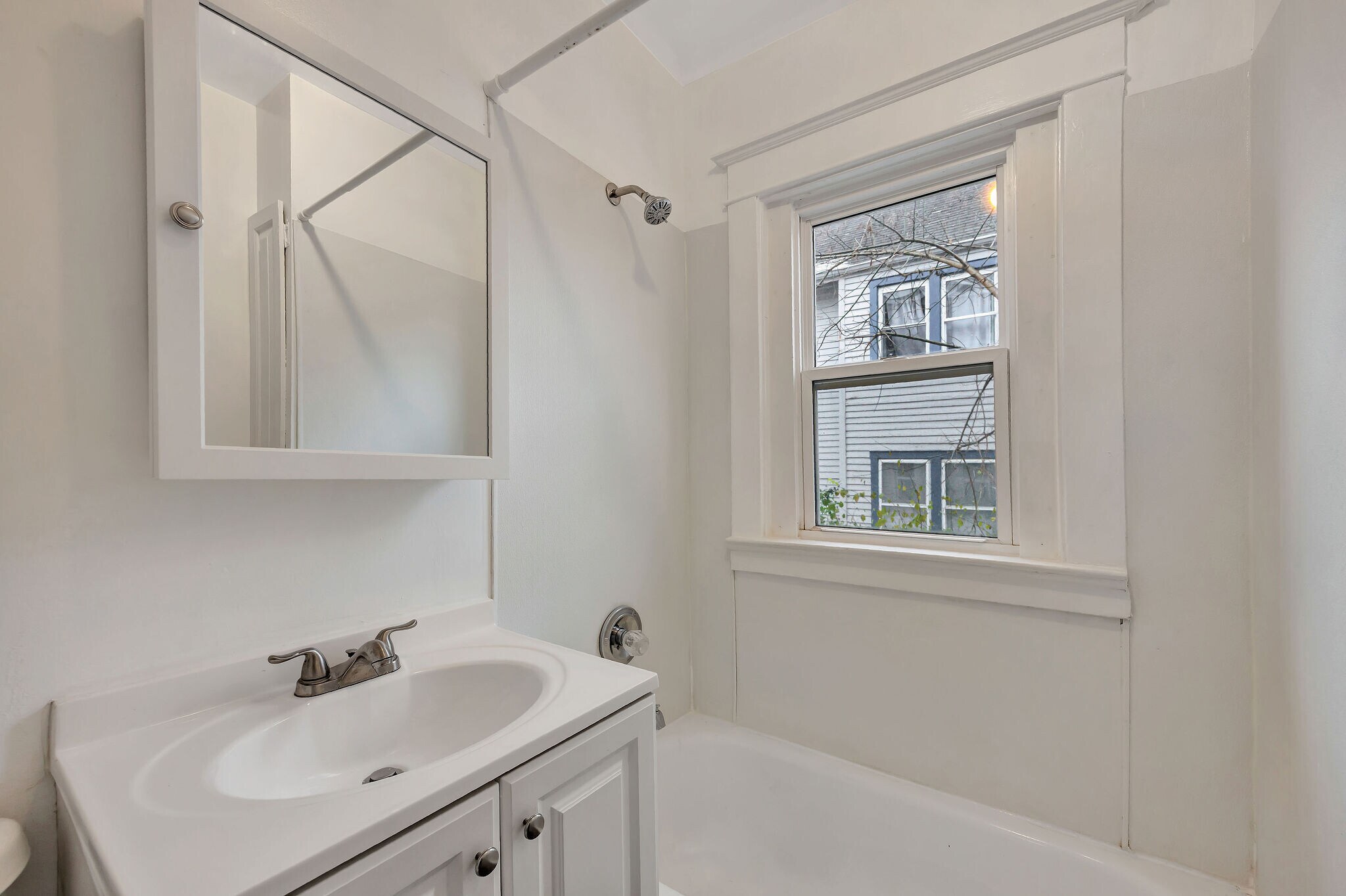 Building Photo - 2241 Hannaford Ave