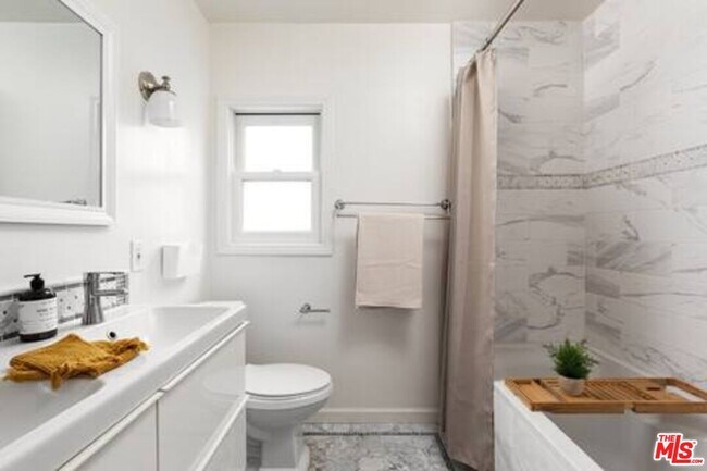 Building Photo - 428 N Alta Vista Blvd