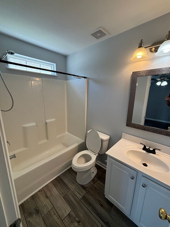 Building Photo - 4897 Southgate Pkwy