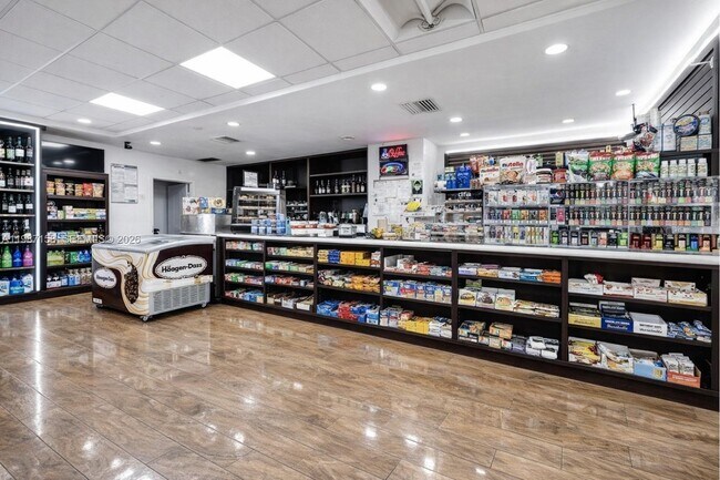 Building Photo - 1000 West Ave